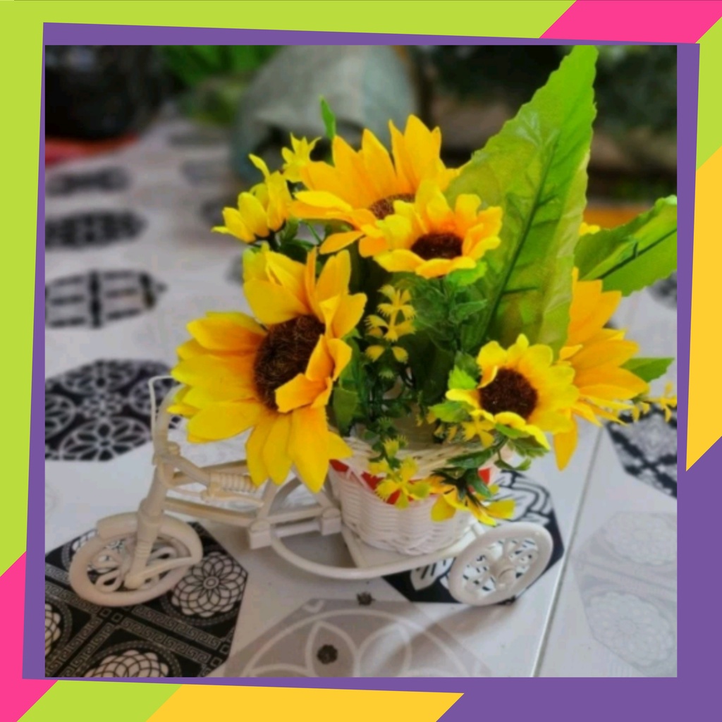 1897D1 / Pot bunga sepeda rotan plastik + bunga matahari 7 tangkai / Vas bunga plastik dekorasi tana