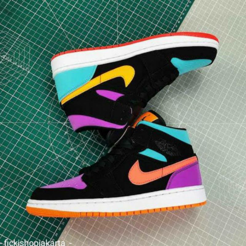 SEPATU N***KE A***R J***RDAN 1 MID CANDY MULTICOLOR REFLECTIVE