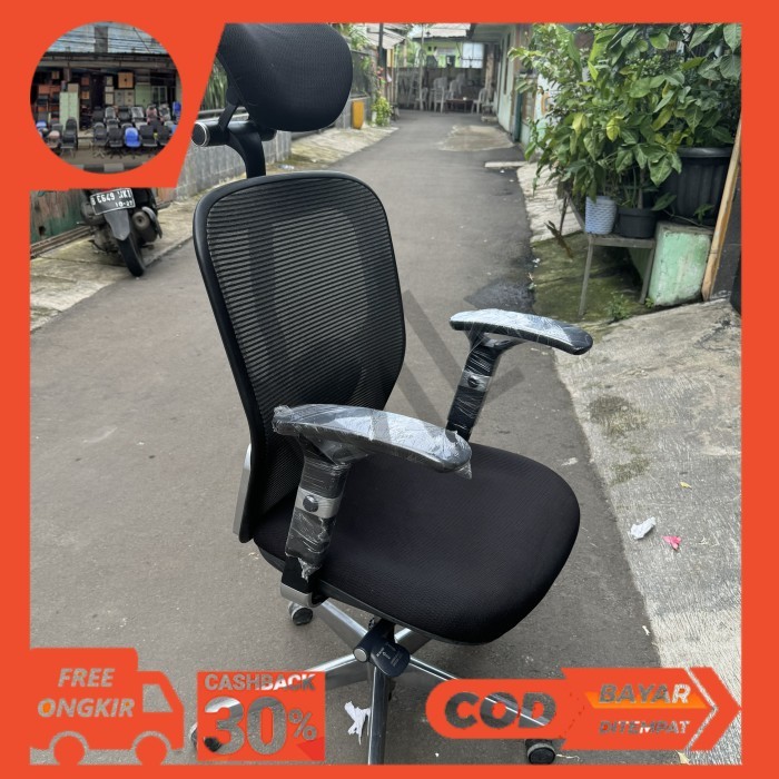 Office chair / Kursi Direktur with headrest merk BENEL Singapore 100% ori benel, kaki besi Bisa recl