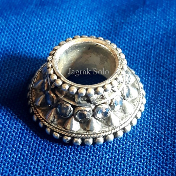 

mendak keris bahan perak 925 antik