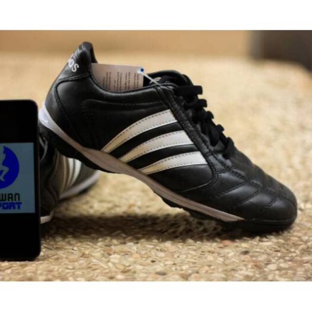 Sepatu futsal kulit asli adidas predator/sepatu futsal grande ori