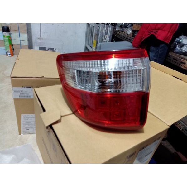 lampu stop kanan RH Fortuner 2009 2011