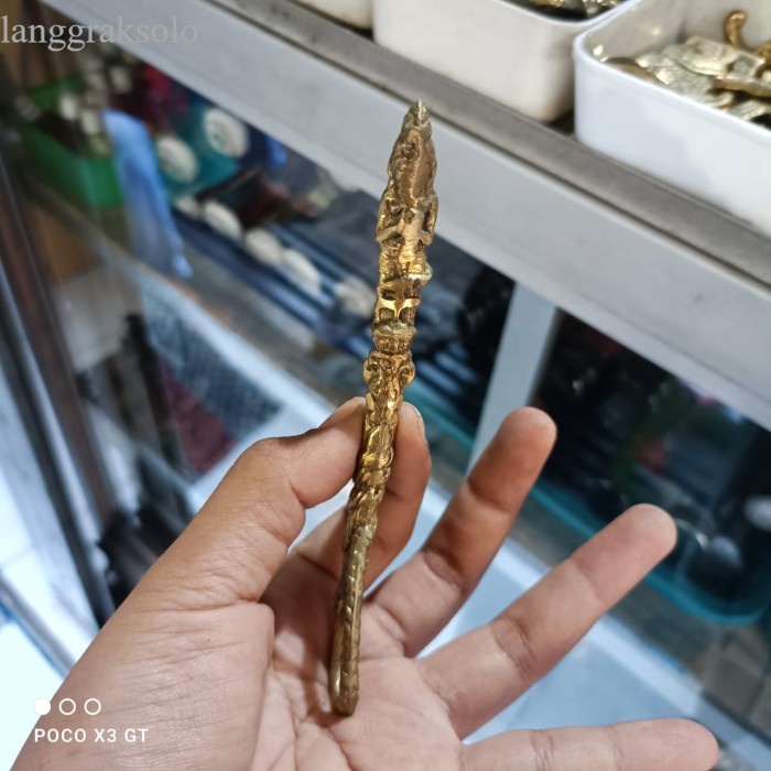 

pusaka cemeti amarasuli pandito bkn megantoro sengkelat kamarogan antik