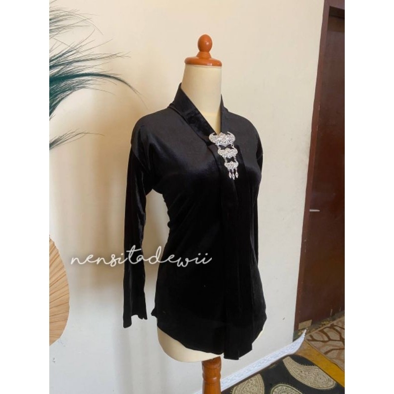Baju Kebaya Bludru Kartini / Kebaya Hijab Leher V (Bahan Tebal)