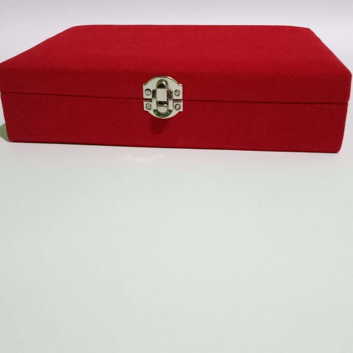 

HL Box merah. Box bludru. Box plakat