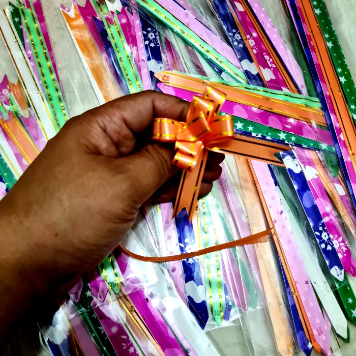 

BISA COD - P12 KECIL PITA SERUT KADO RIBBON JADI PARCEL PER PAK ISI 5 MIX RANDOM