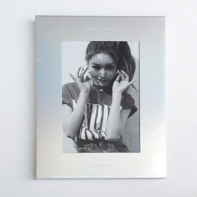 (Wajib beli Packing) ORIGINAL Chungha - Mini Album Vol.1 [Hands on Me]