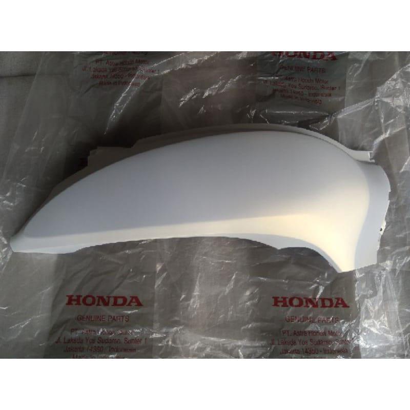 Body Belakang Scoopy K2f putih Doff Original Kanan Dek Belakang Scoopy 2021 Original putih doff ORIG