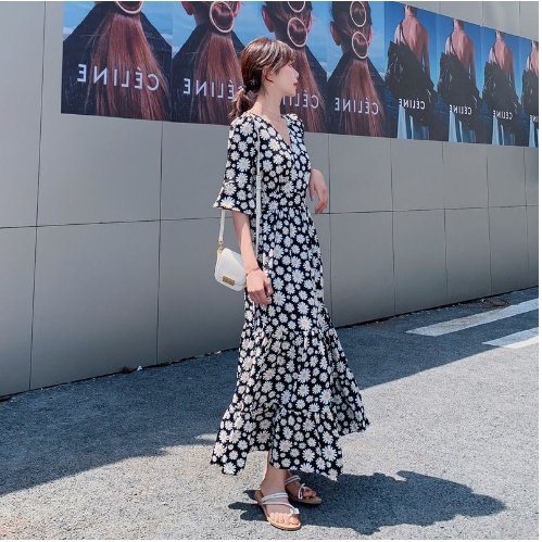 Midi Dress dibawah Lutut Sebetis Bunga Hitam Putih Lengan Trompet Pendek Size M L XL XXL- Dres Flora