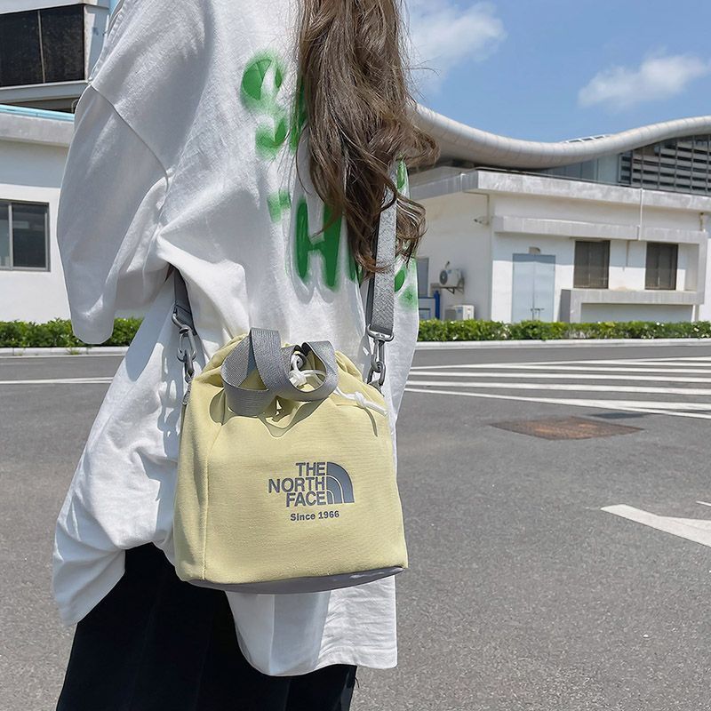 BagTas ember selebriti internet dalam tas selempang serut baru Harajuku yang disesuaikan dengan gaya