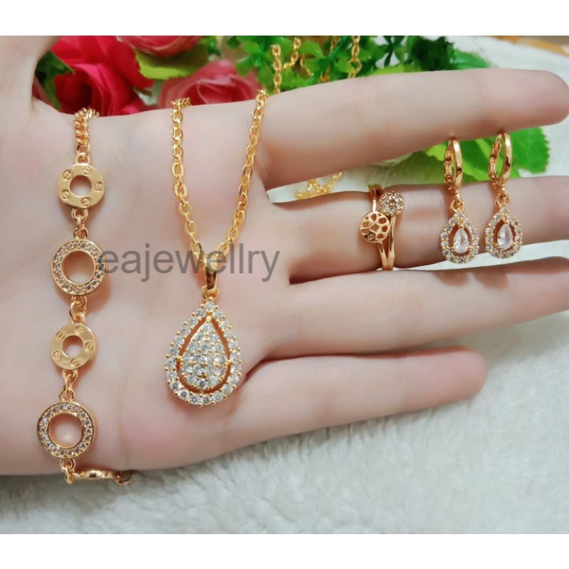 Satu set perhiasan emas dewasa anti luntur