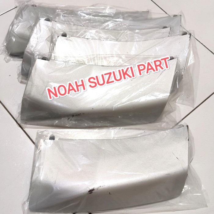 tutup derek ertiga warna silver