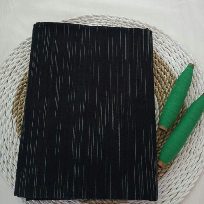 

bahan kain tenun lurik grimis hitam adat jogja solo