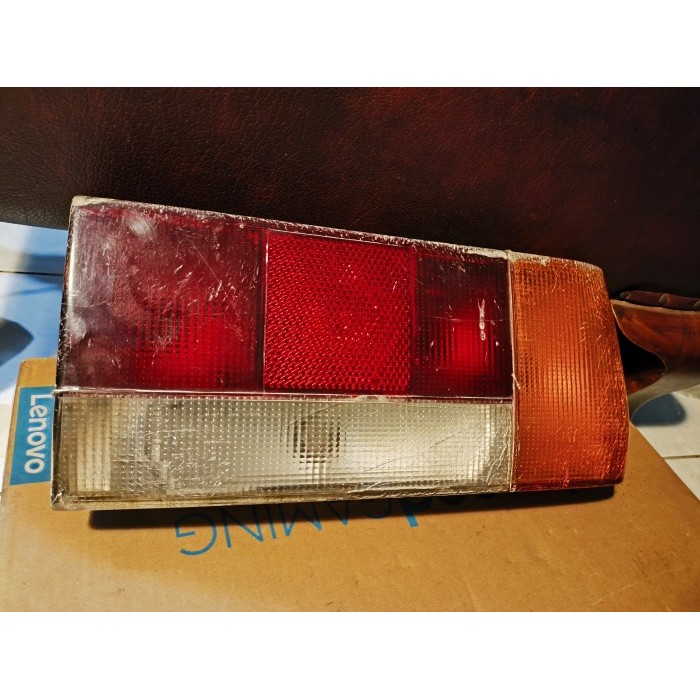 Stoplamp Lampu Belakang Peugeot 505