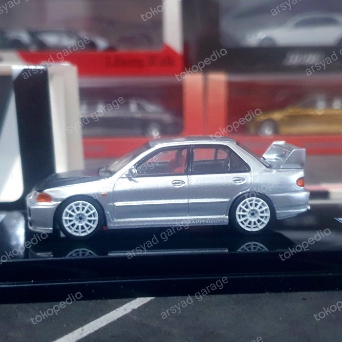 Diecast Inno64 Mitsubishi Lancer Evolution III Silver Carbon LP27