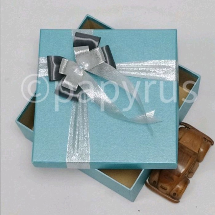 

PAPYRUS 20x20 Tinggi 5cm Kotak Kado Gift Box - Slide Foto 1