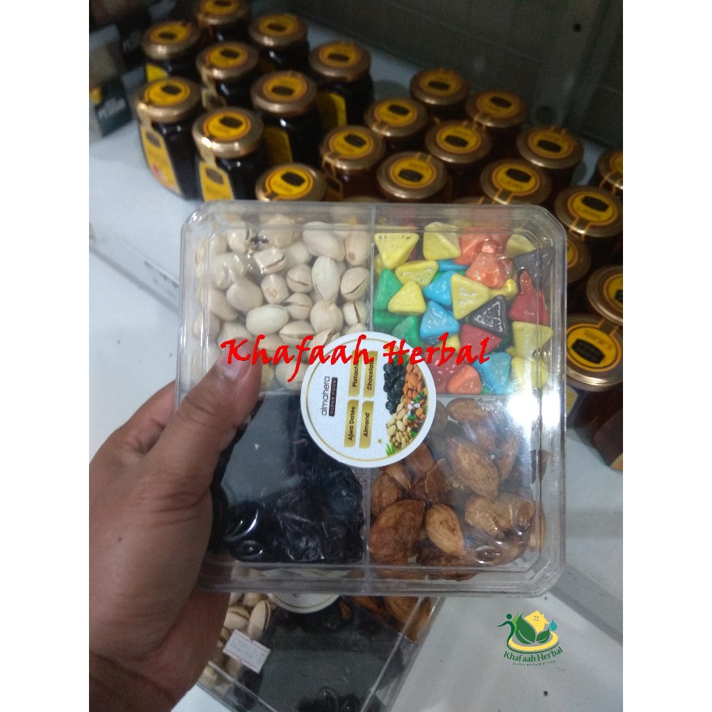 

ALMAHERA SUPER FOOD Kurma Sukari Ajwa Kacang Almond Coklat 4 in