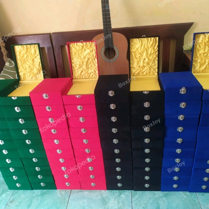 

HL Box Bludru / Kotak Bludru / Box Plakat / Kotak Plakat - Merah