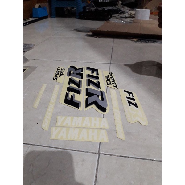 STRIPING STIKER FIZ R MARLBORO SILVER