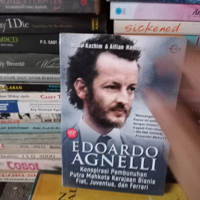 QORI BUKU EDOARDO AGNELLI KONSPIRASI PEMBUNUHAN PUTRA MAHKOTA TANPA CD