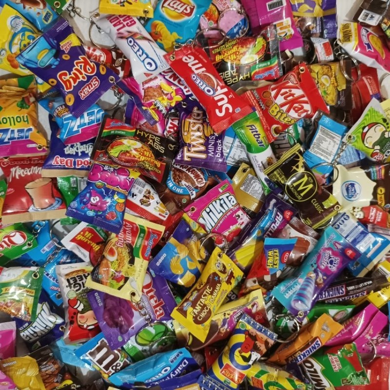 [GROSIR] 100 pcs GANTUNGAN KUNCI SNACK / SNACK MINIATUR GANTUNGAN TAS GANCI JAJANAN SOUVERNIR PERNIK