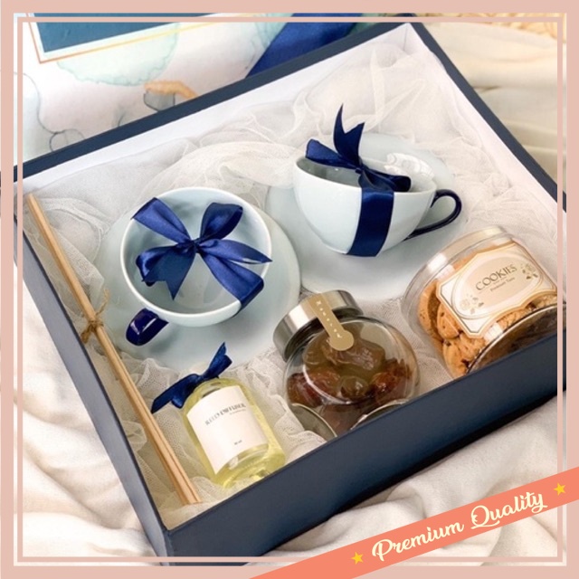 

Hampers Valentine Natal Merry Christmas Tahun Baru Murah Souvenir Gift Box / hampers Natal /READY STOCK/tea set gift