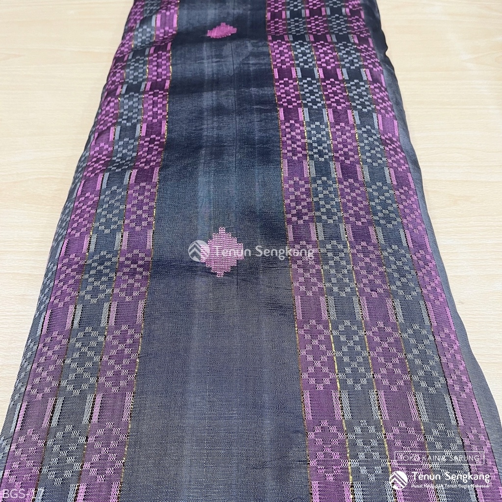 Kain Tenun Baltong Kristal Sobbi' Sutra Bugis Makassar Silver Ungu - Tenun Sengkang BGS-17 (Harga Pe