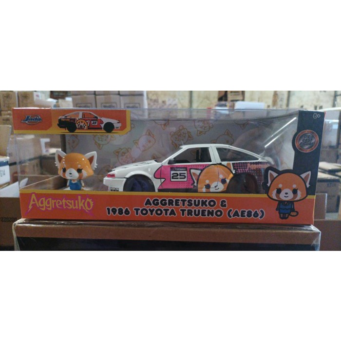 JADA 1/24 1986 Toyota Trueno and Aggrestuko Figure – Aggretsuk - 33725