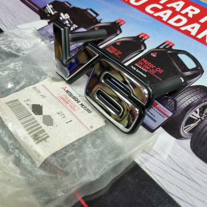 Emblem Grill Mark V6 Asli Mitsubishi Pajero V43 V6