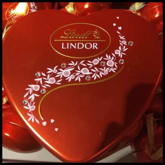 

Lindt Lindor Crystal Heart Red Tin Chocolate-Chocolate Import