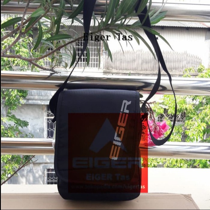 Tas Selempang Eiger 910003889 001 Black Traverse 1.0 - Tas Pria