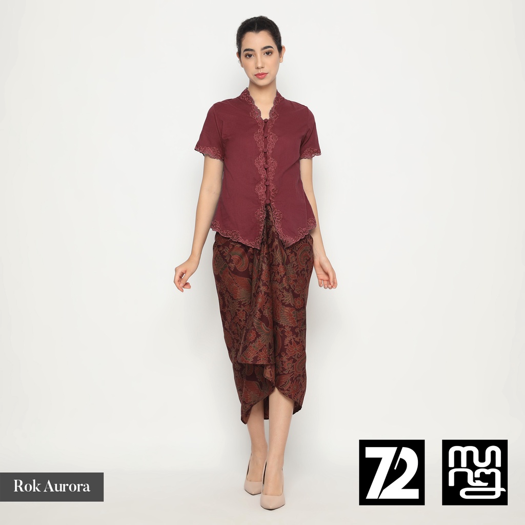 ROK BATIK SPAN Aurora Skirt Lilit Kebaya Instan Modern Wanita Motif Merak Warna Merah Maroon 724305 