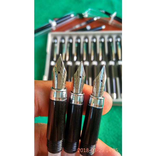 

Pena klasik .Iridium Point Germany Hitam. Fountain Pen Tinta Isi Ulang