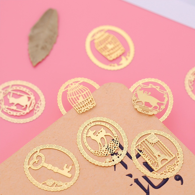 

Pembatas buku kertas klip Logam Bookmark Gold Amyra Dharma