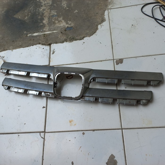 List Lis Garnish chrome  grill CRV Gen 2 2005 sd 2006