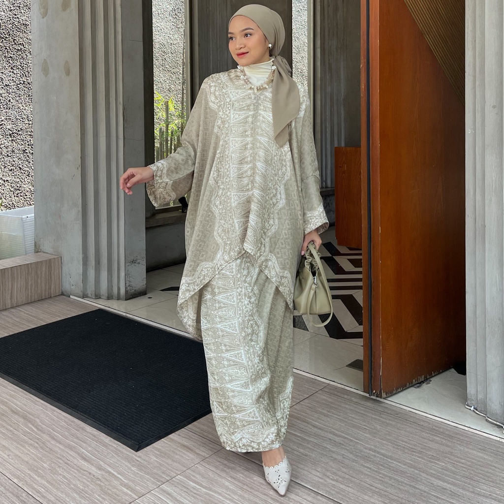 ARUMI JUPRI Set Blouse dan Rok Lilit Batik Modern Viscose