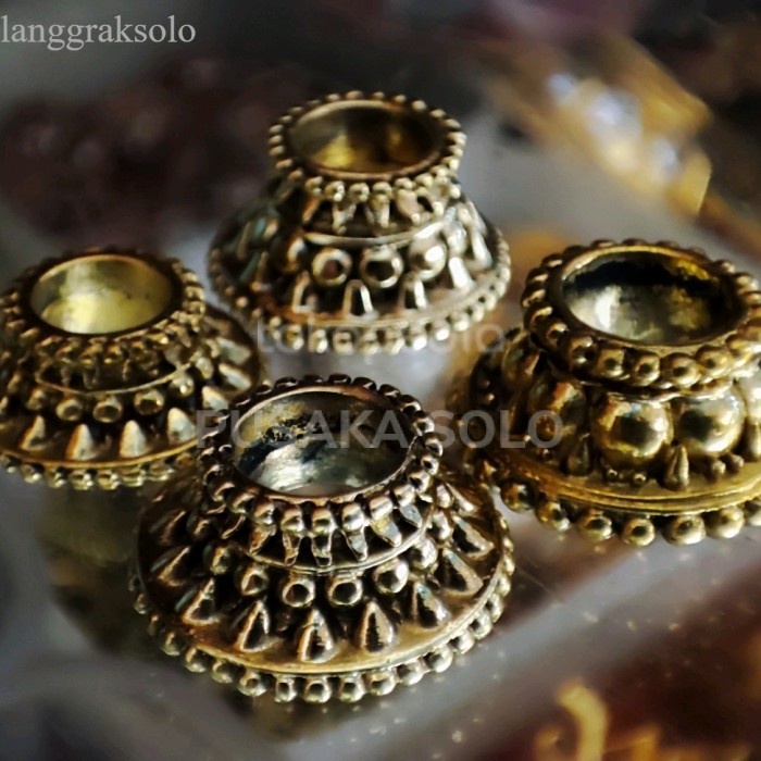 

MENDAK KERIS KUNINGAN PATREM JUGA BISA antik