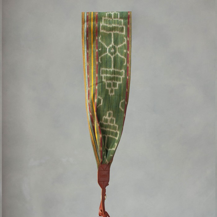 

Tali Kamera Tenun Ikat / Camera Strap - Noesa - Sangkut Size S - 023B23