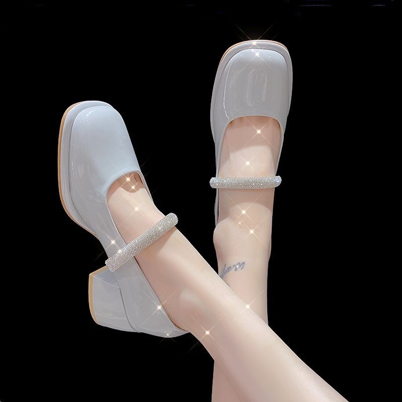 Mary Jane Single Shoe Girl