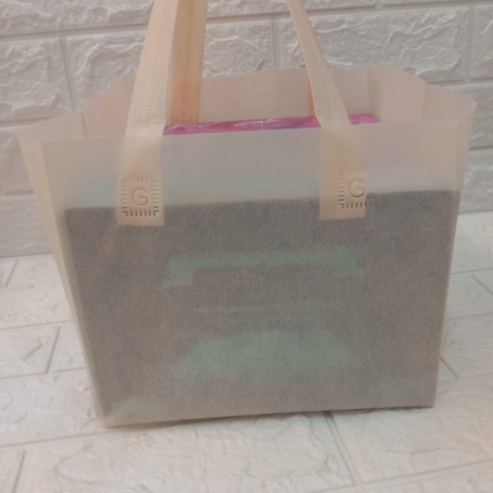 

TAS GOODIE BAG PRESS UK.22x22x20cm/ tas spoundbond - pink fanta