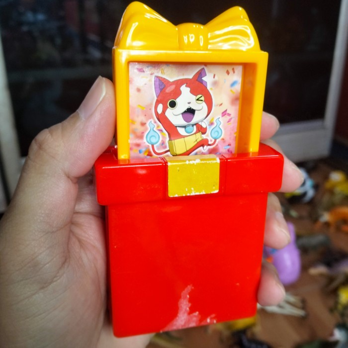 Mainan Happy Meal Figure Jibanyan Magic Box Yokai Watch - Mc Donald's