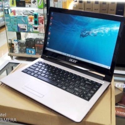 laptop second Bekas Acer Z476 core i3 gen6 ram 4gb ssd 256 14 inc ori