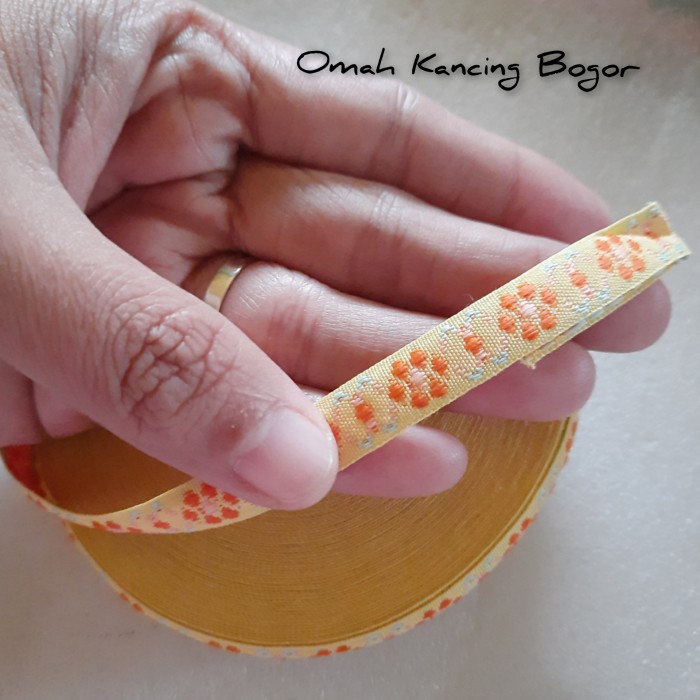 Kuning | Renda Pita Motif Bunga Segi 6 | Lebar 1cm | Renda Kain