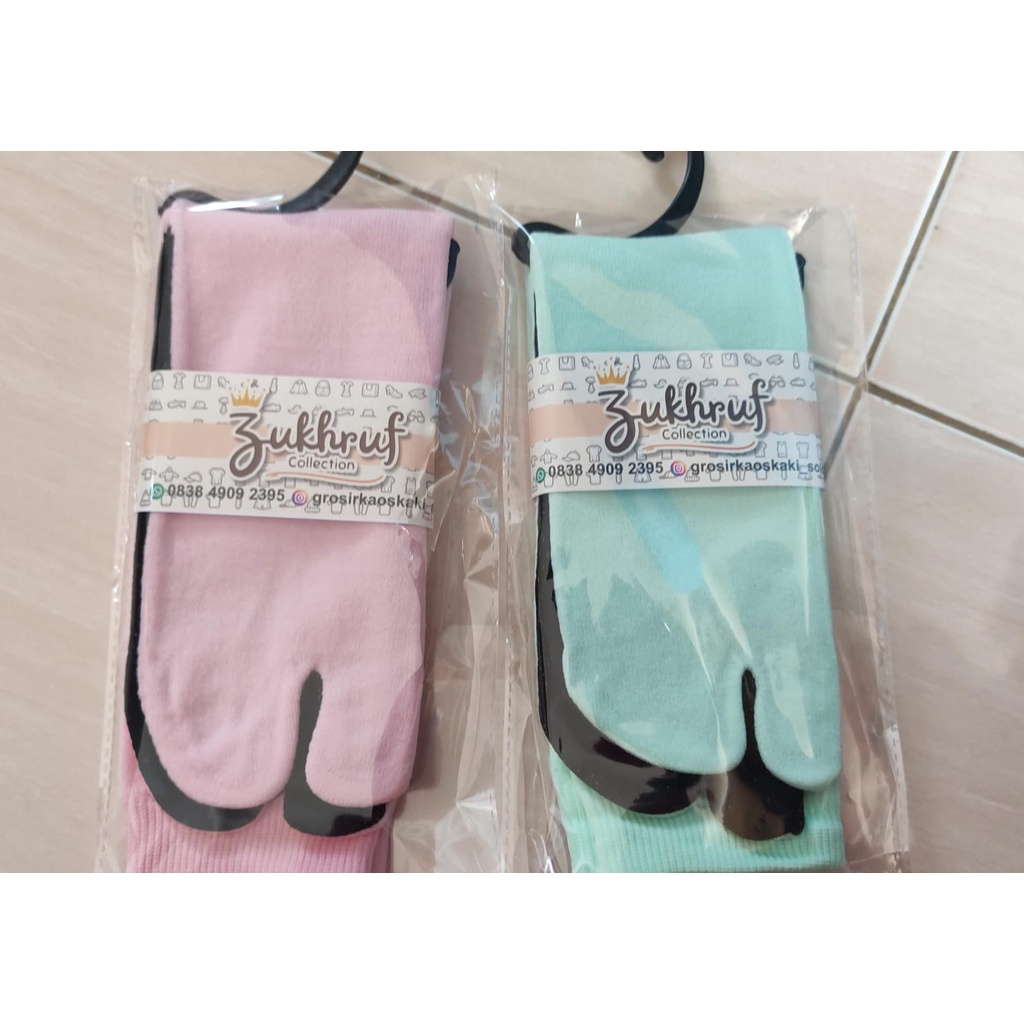 Kaos Kaki Muslimah