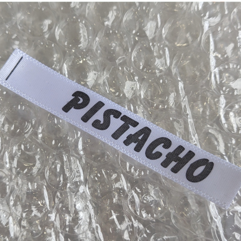 

500pcs Custom Neck Labels 1 * 6.7 cm white satin ribbon labels print clothing wash tag