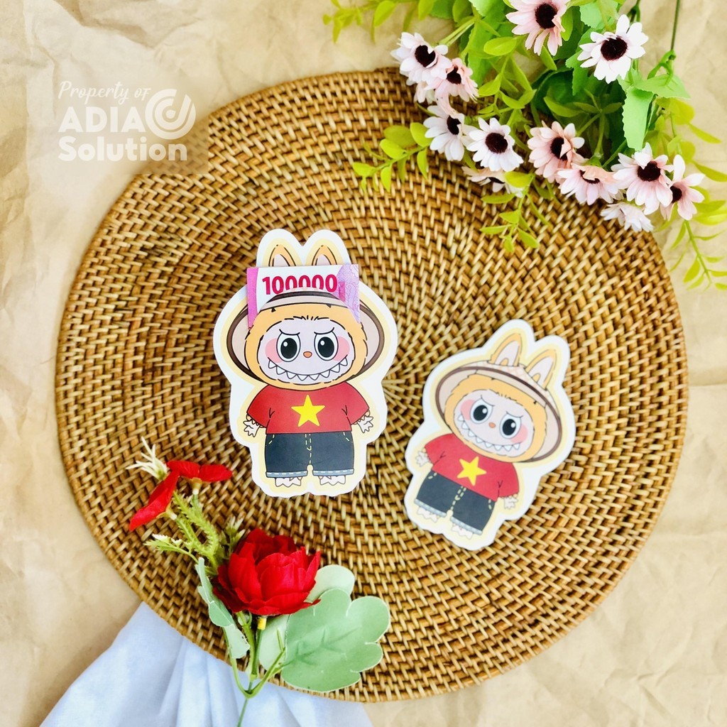 

AMPLOP 3D LABUBU BAJU MERAH BINTANG (isi 5 pcs) AMPLOP LEBARAN 3D - 2 Sisi Gambar Sama Bahan Tebal