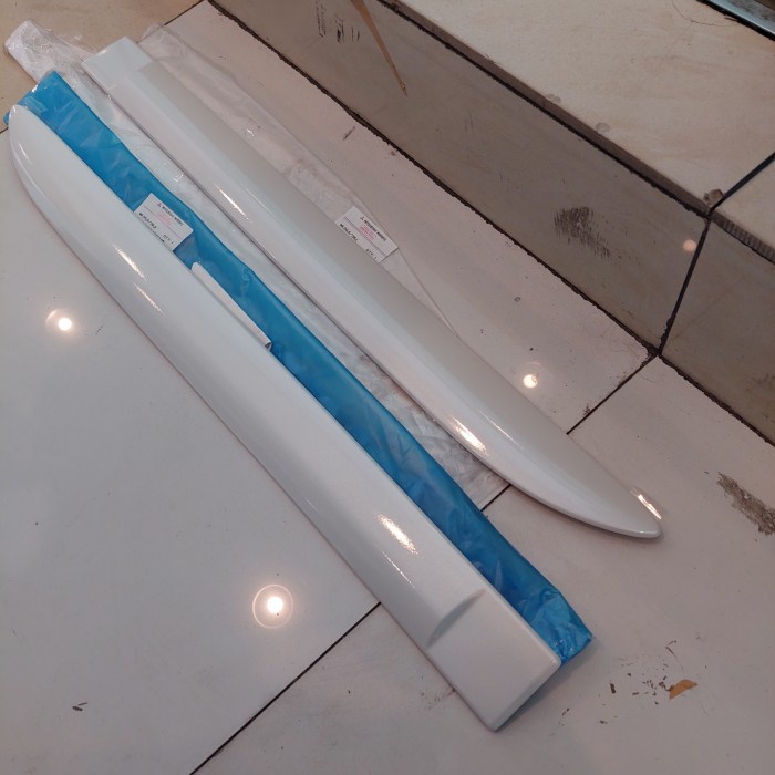 Moulding List Body Belakang Asli Mitsubishi Pajero Sport