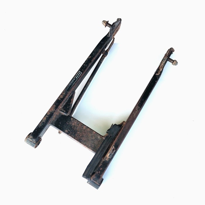SWING ARM LENGAN AYUN HONDA REVO ABSOLUTE-BLADE 110- REVO FI ORIGINAL