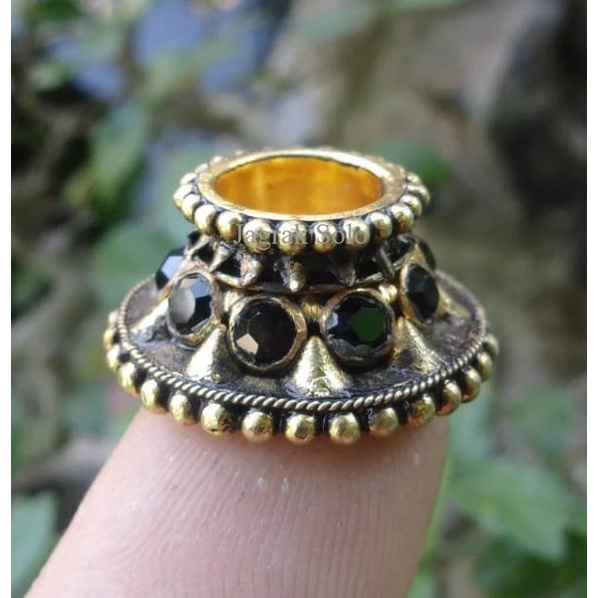 

Mendak Keris Warna Emas Garap Alusan Permata Hitam murah