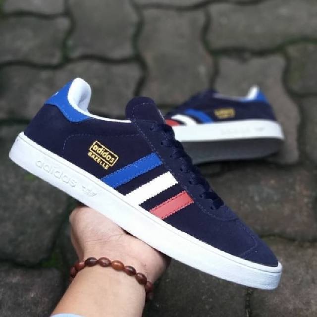 Sepatu Sekolah Sneakers Gamang Gazelle Hitam Putih Pria Wanita SMP SMA Kuliah